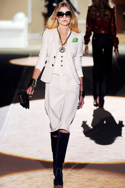 Look 12